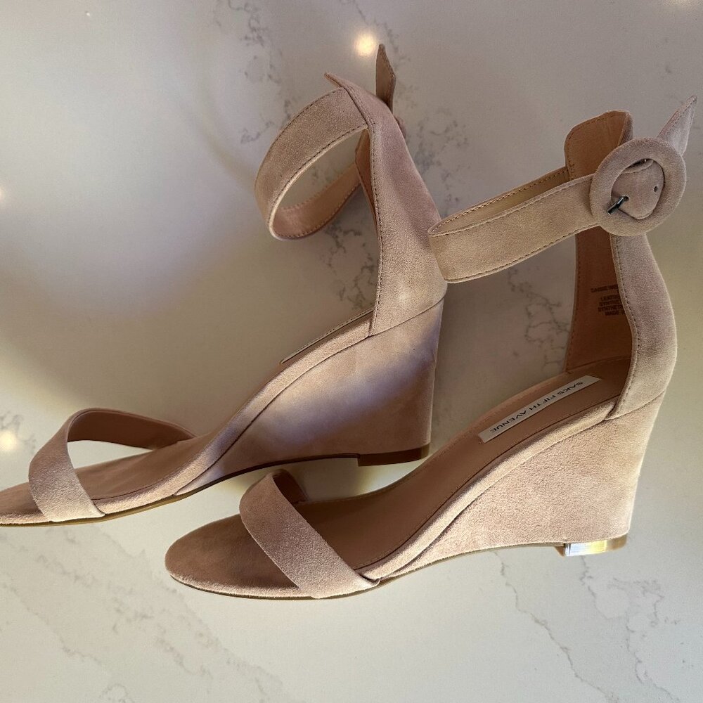 NWT Saks Fifth Avenue Suede Wedges, 8.5, light pink/nude
